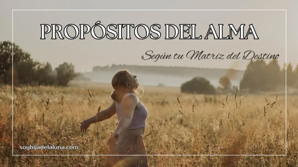 Mujer en un campo al atardecer con los brazos abiertos, texto Propósitos de vida según tu Matriz del Destino.